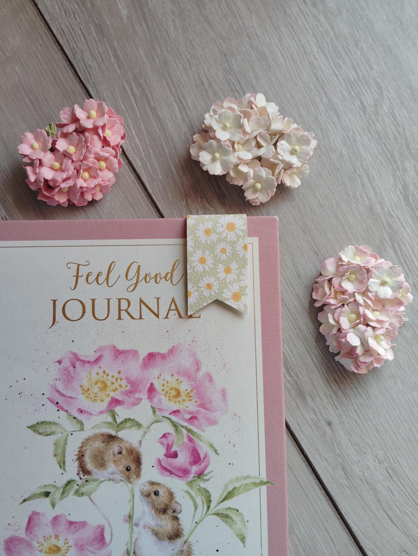 Magnetic bookmarks, leatherette bookmarks, plain pink & green with daisy, book lovers gift, thank you teacher gift, gifts for him/her