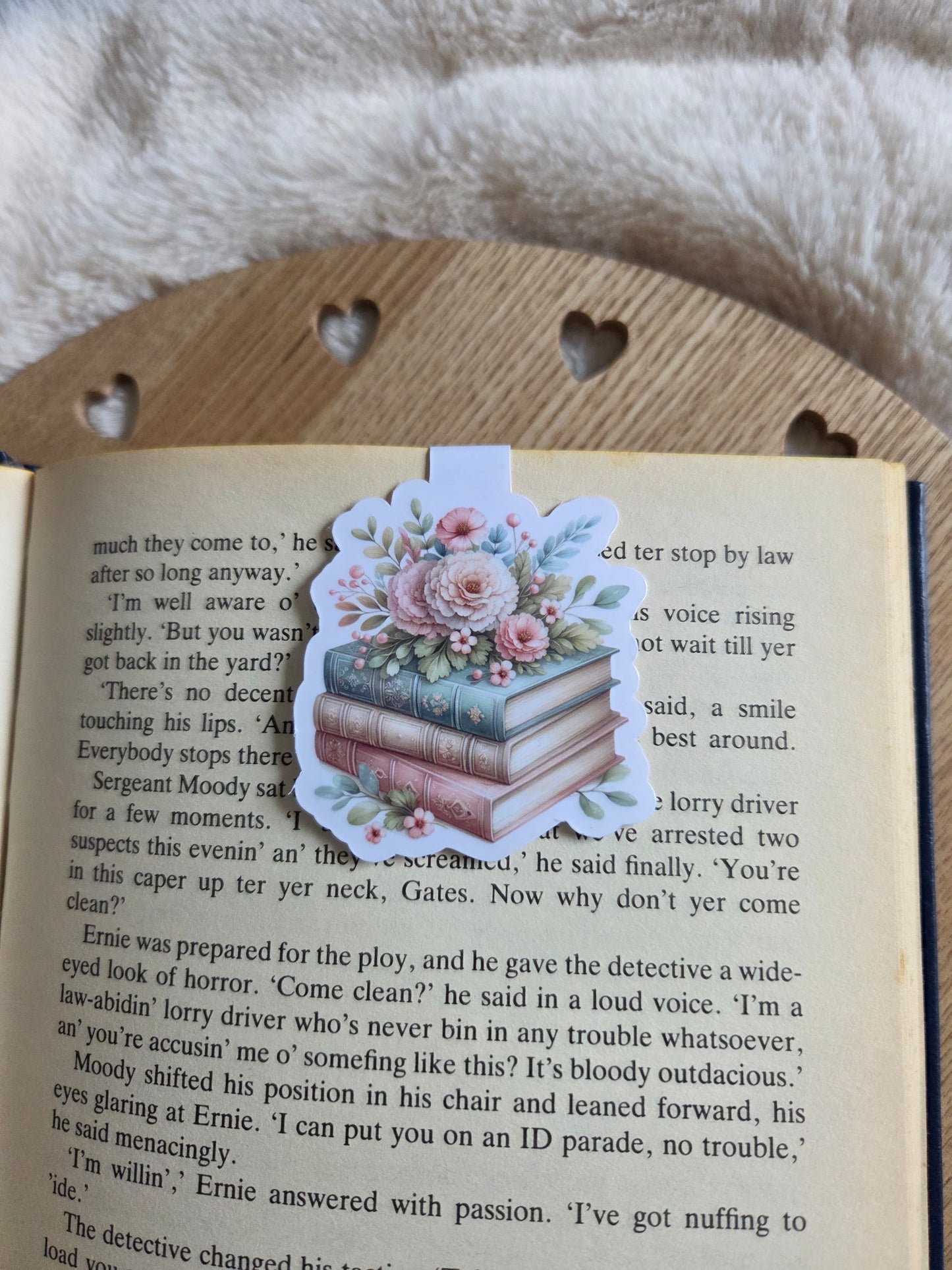 Magnetic bookmark, bouquet of flowers on books bookmark