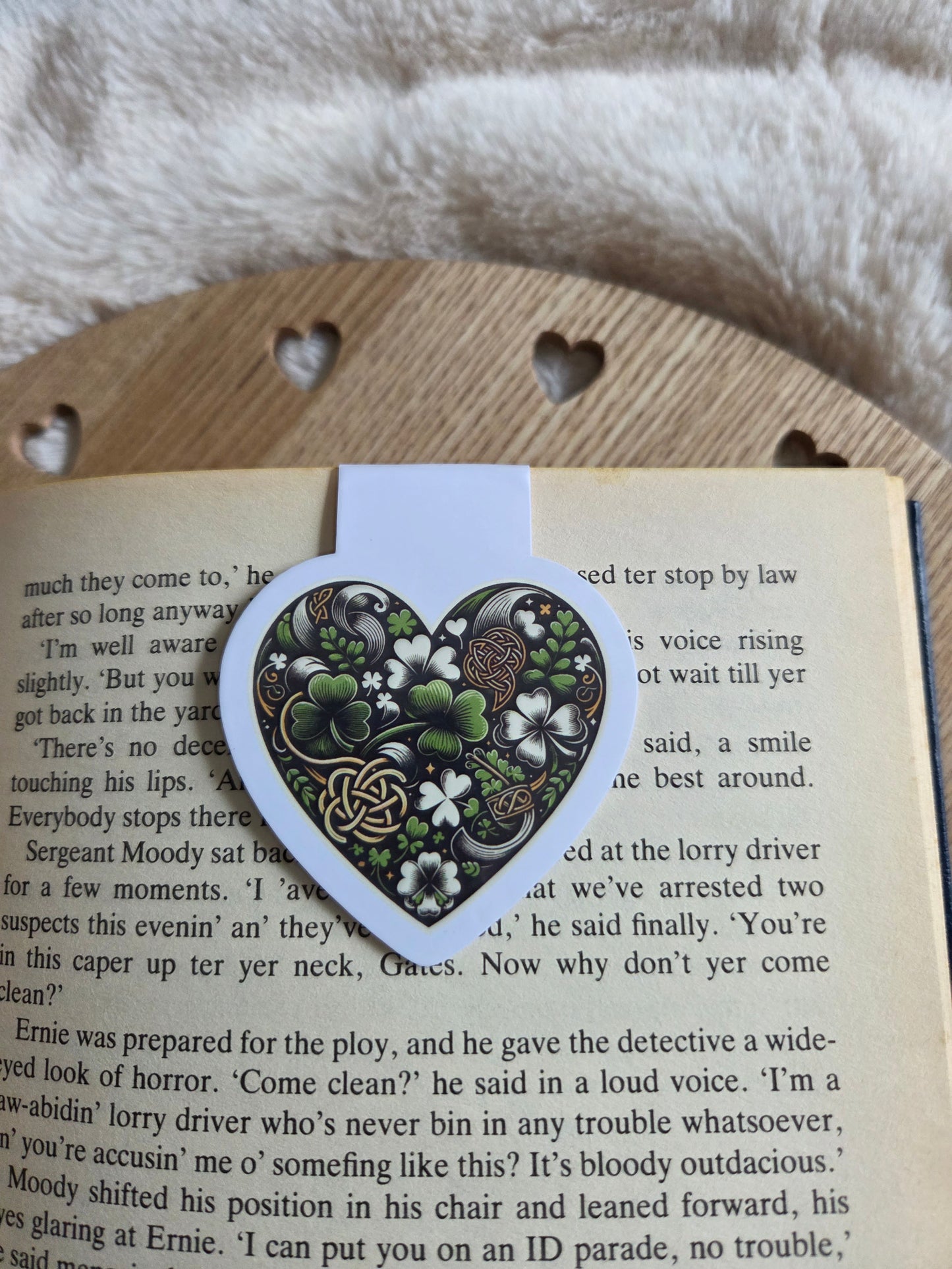Magnetic bookmark, celtic design filled heart bookmark